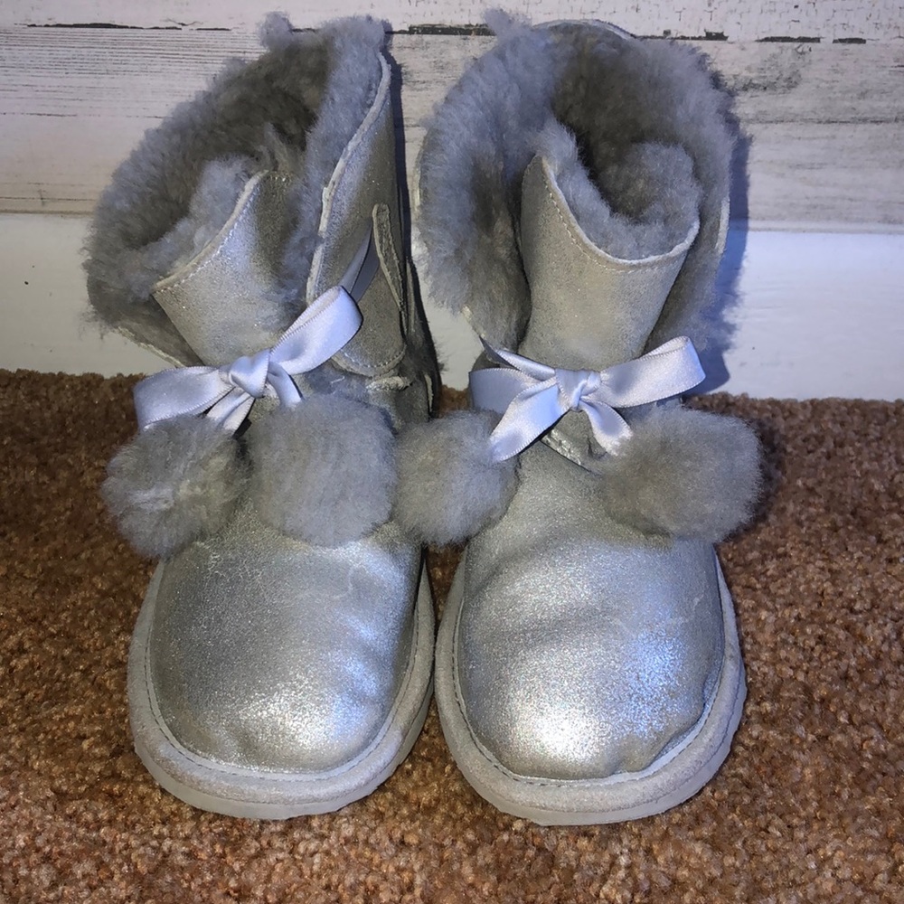 Silver UGG slipper, booties, sheepskin style insulated sz 5 girls